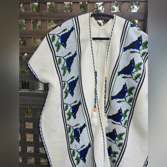 Vintage Poncho - Picture 2 of 9